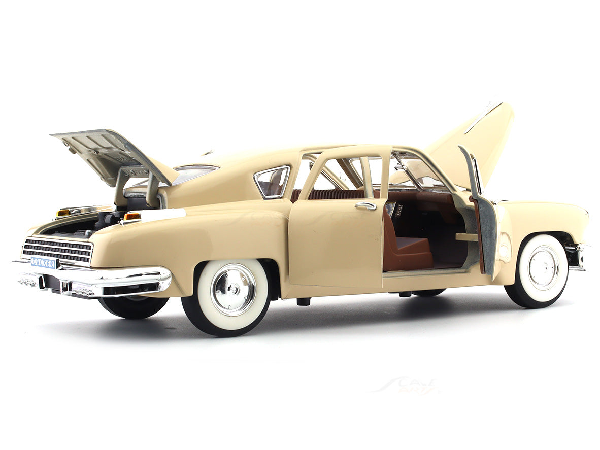 1948 Tucker Torpedo beige 1:18 Road Signature diecast Scale Model car