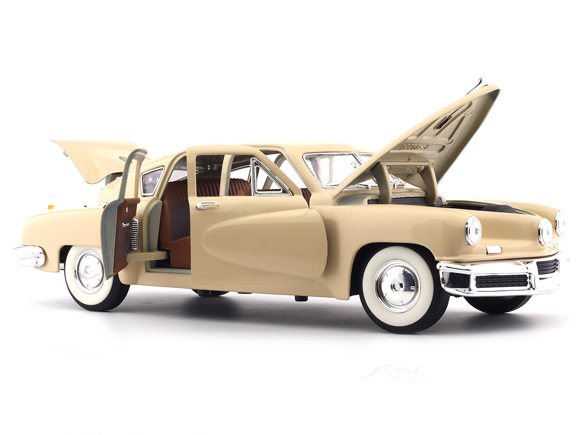 1948 Tucker Torpedo beige 1:18 Road Signature diecast Scale Model car
