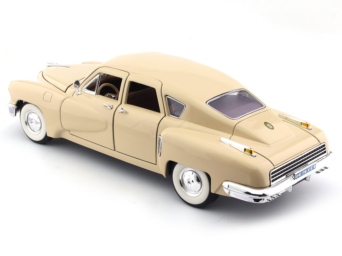 1948 Tucker Torpedo beige 1:18 Road Signature diecast Scale Model car