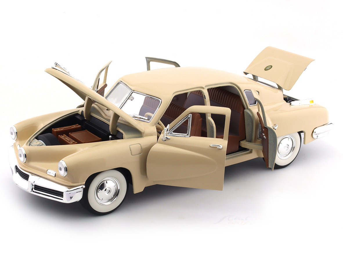 1948 Tucker Torpedo beige 1:18 Road Signature diecast Scale Model car