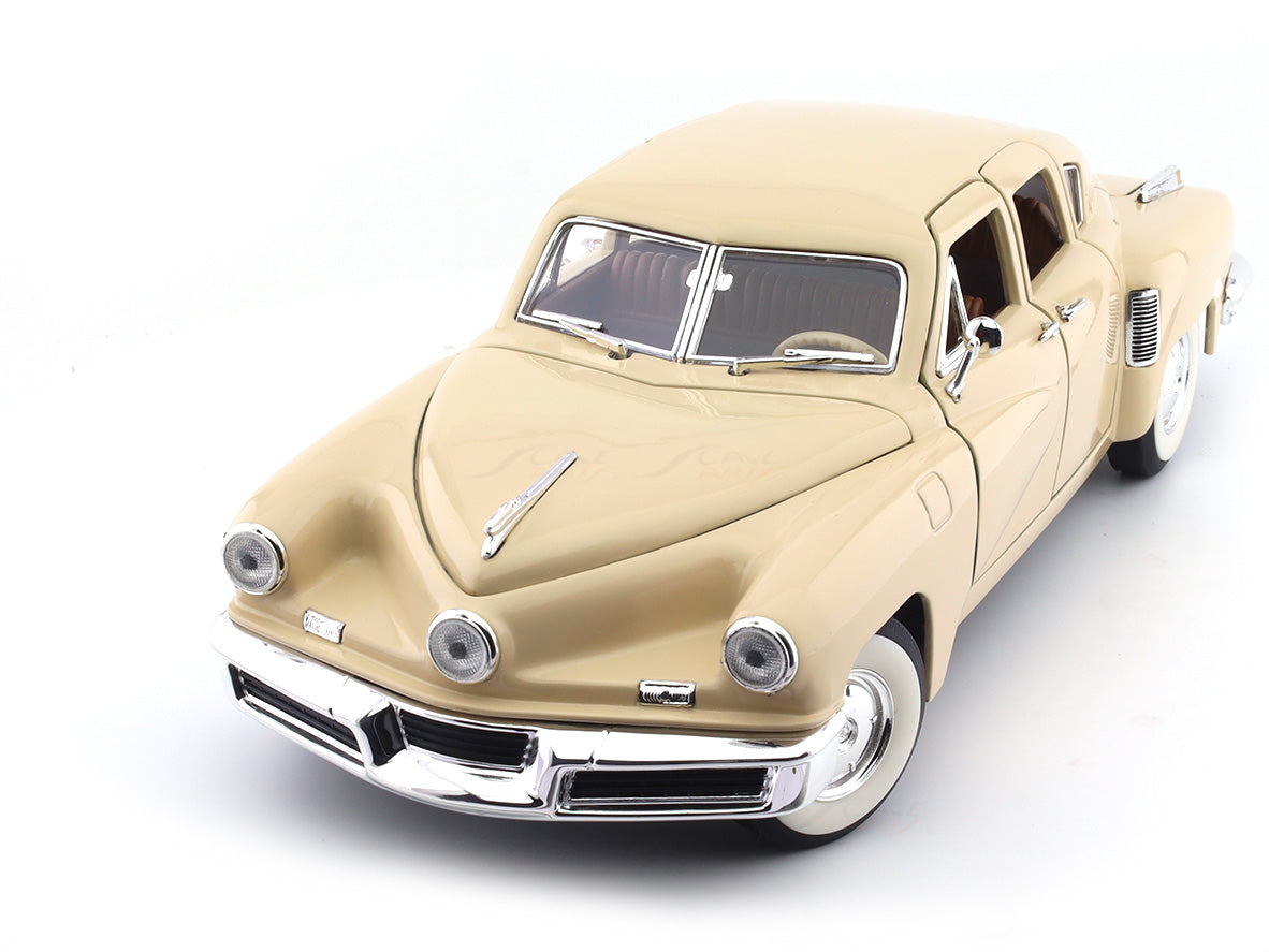 1948 Tucker Torpedo beige 1:18 Road Signature diecast Scale Model car