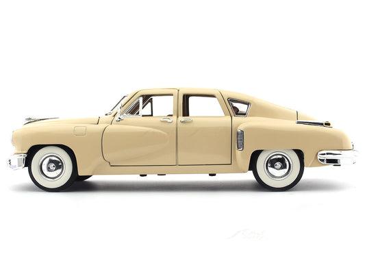 1948 Tucker Torpedo beige 1:18 Road Signature diecast Scale Model car