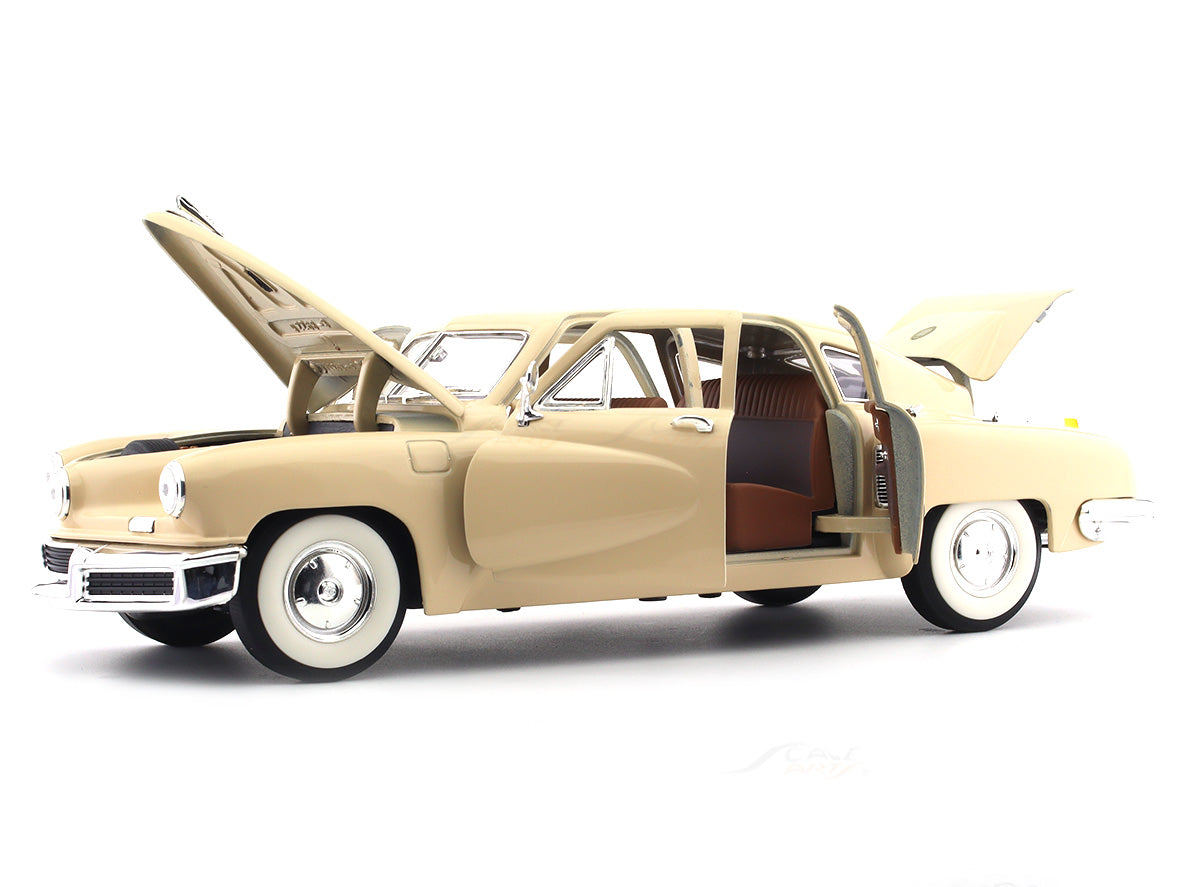 1948 Tucker Torpedo beige 1:18 Road Signature diecast Scale Model car