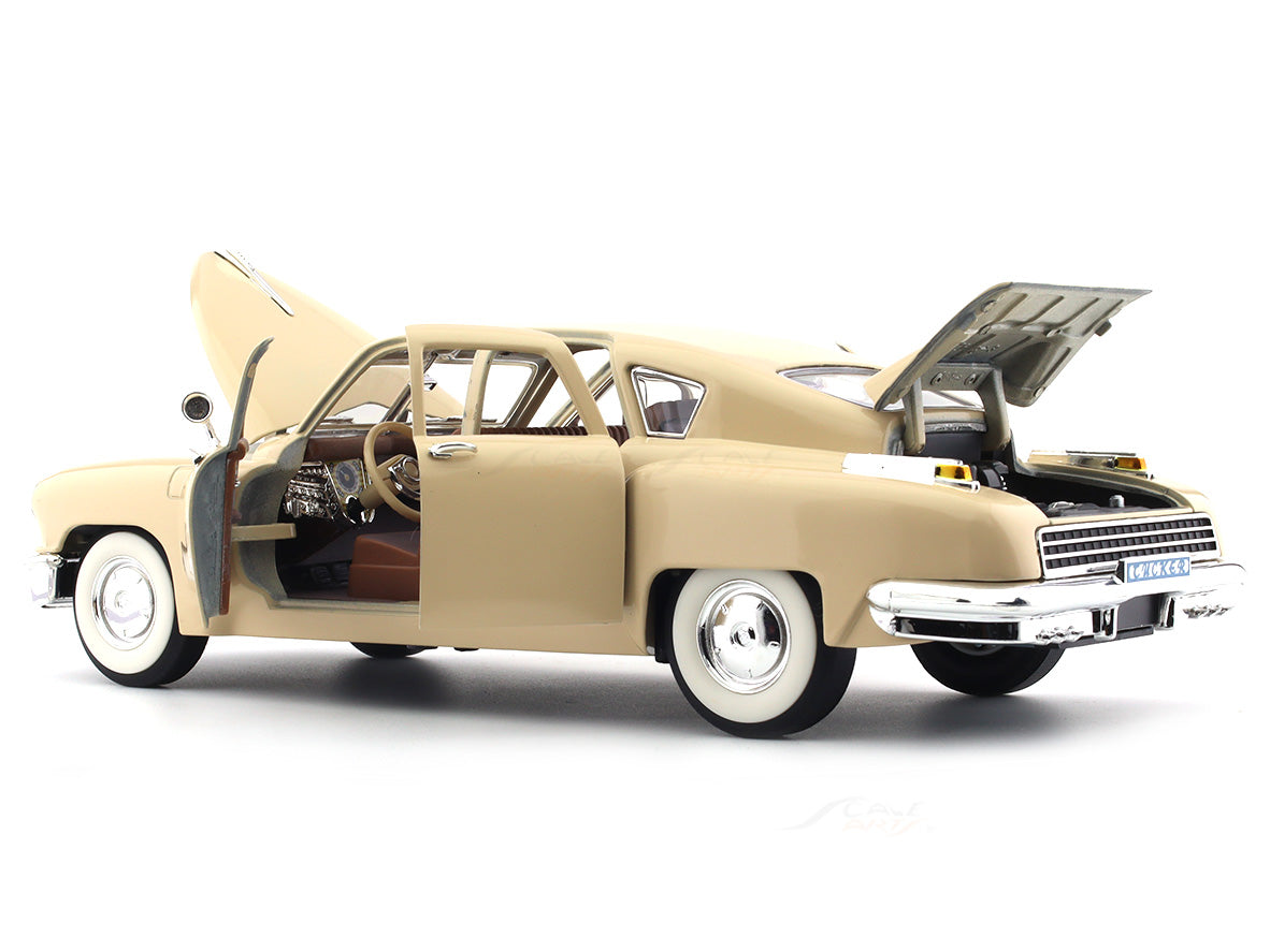 1948 Tucker Torpedo beige 1:18 Road Signature diecast Scale Model car