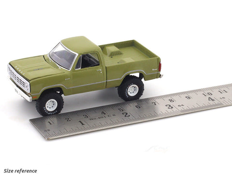 1974 Dodge W200 Power Wagon green 1:64 M2 Machines licensed diecast scale model car 32500-92