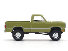 1974 Dodge W200 Power Wagon green 1:64 M2 Machines licensed diecast scale model car 32500-92