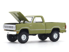 1974 Dodge W200 Power Wagon green 1:64 M2 Machines licensed diecast scale model car 32500-92