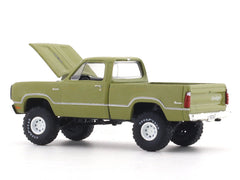 1974 Dodge W200 Power Wagon green 1:64 M2 Machines licensed diecast scale model car 32500-92