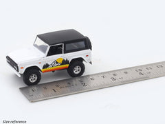 1976 Ford Bronco white 1:64 M2 Machines licensed diecast scale model car 32500-91