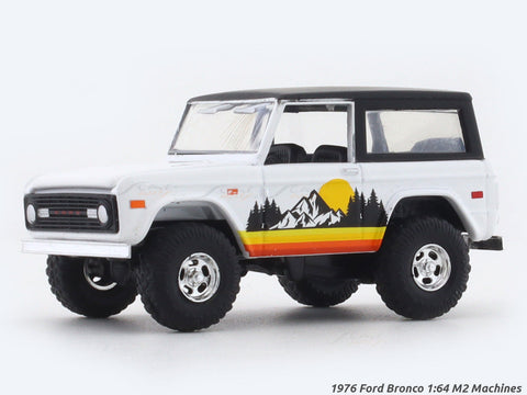 1976 Ford Bronco white 1:64 M2 Machines licensed diecast scale model car 32500-91