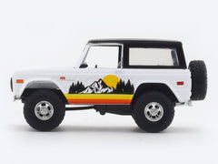 1976 Ford Bronco white 1:64 M2 Machines licensed diecast scale model car 32500-91