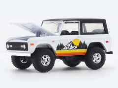 1976 Ford Bronco white 1:64 M2 Machines licensed diecast scale model car 32500-91