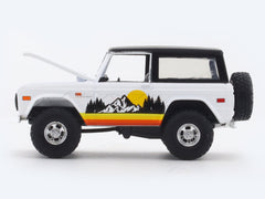 1976 Ford Bronco white 1:64 M2 Machines licensed diecast scale model car 32500-91