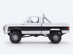 1976 GMC Sierra Grande 15 4x4 1:64 M2 Machines licensed diecast scale model car 32500-93