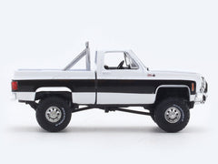 1976 GMC Sierra Grande 15 4x4 1:64 M2 Machines licensed diecast scale model car 32500-93