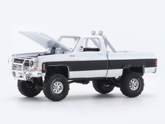 1976 GMC Sierra Grande 15 4x4 1:64 M2 Machines licensed diecast scale model car 32500-93