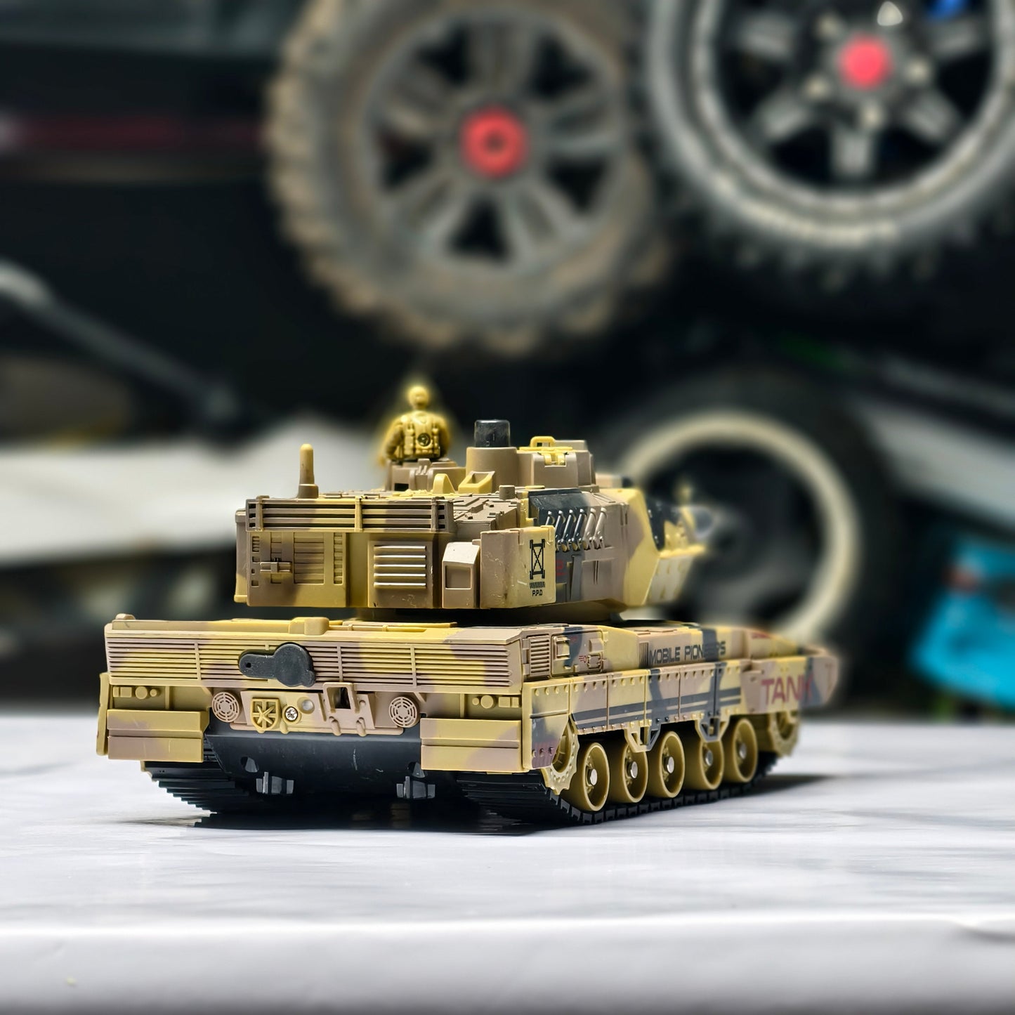 Army Tank with 360°Rotating Turret, Auto Demo, Sound & Smoke & Light, Military Vehicle remote control