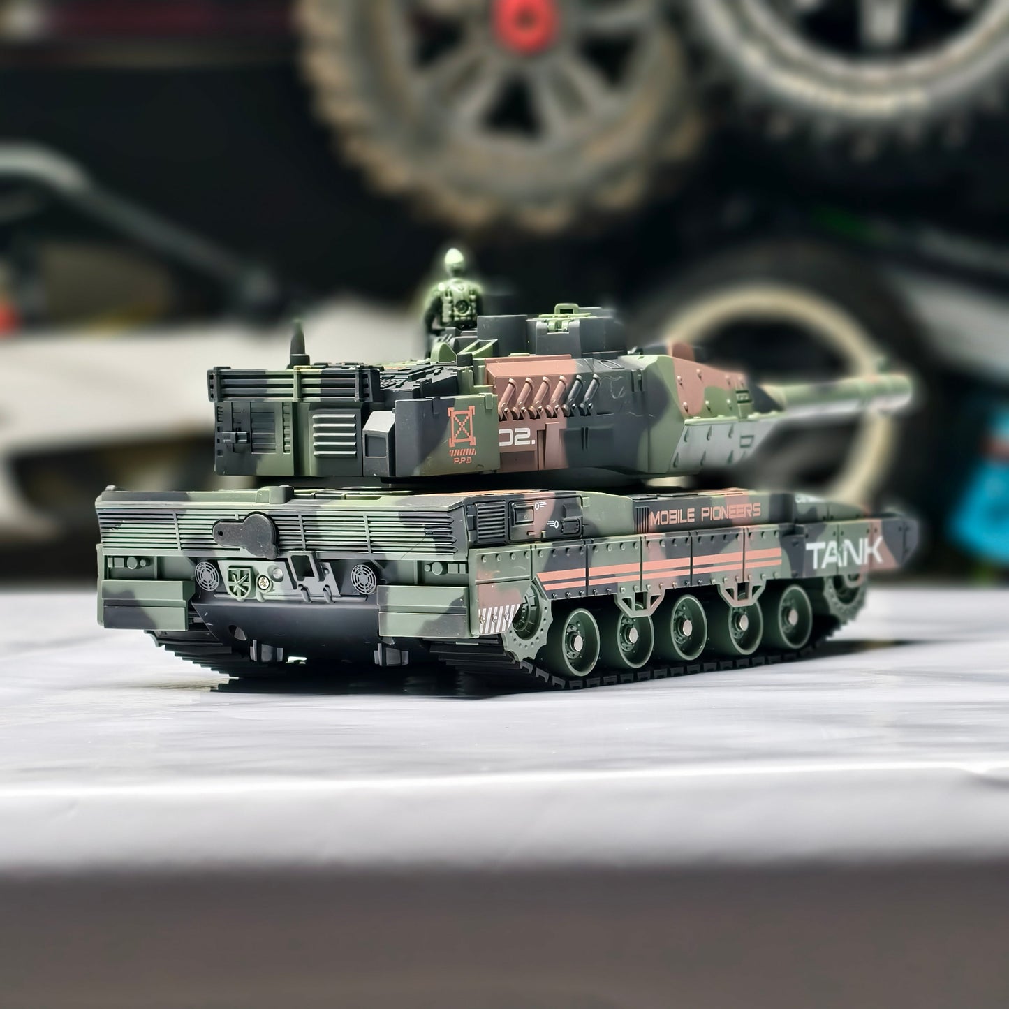 Army Tank with 360°Rotating Turret, Auto Demo, Sound & Smoke & Light, Military Vehicle remote control