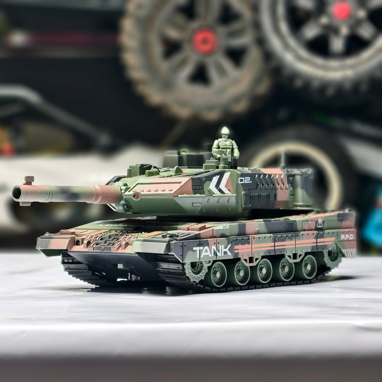 Army Tank with 360°Rotating Turret, Auto Demo, Sound & Smoke & Light, Military Vehicle remote control