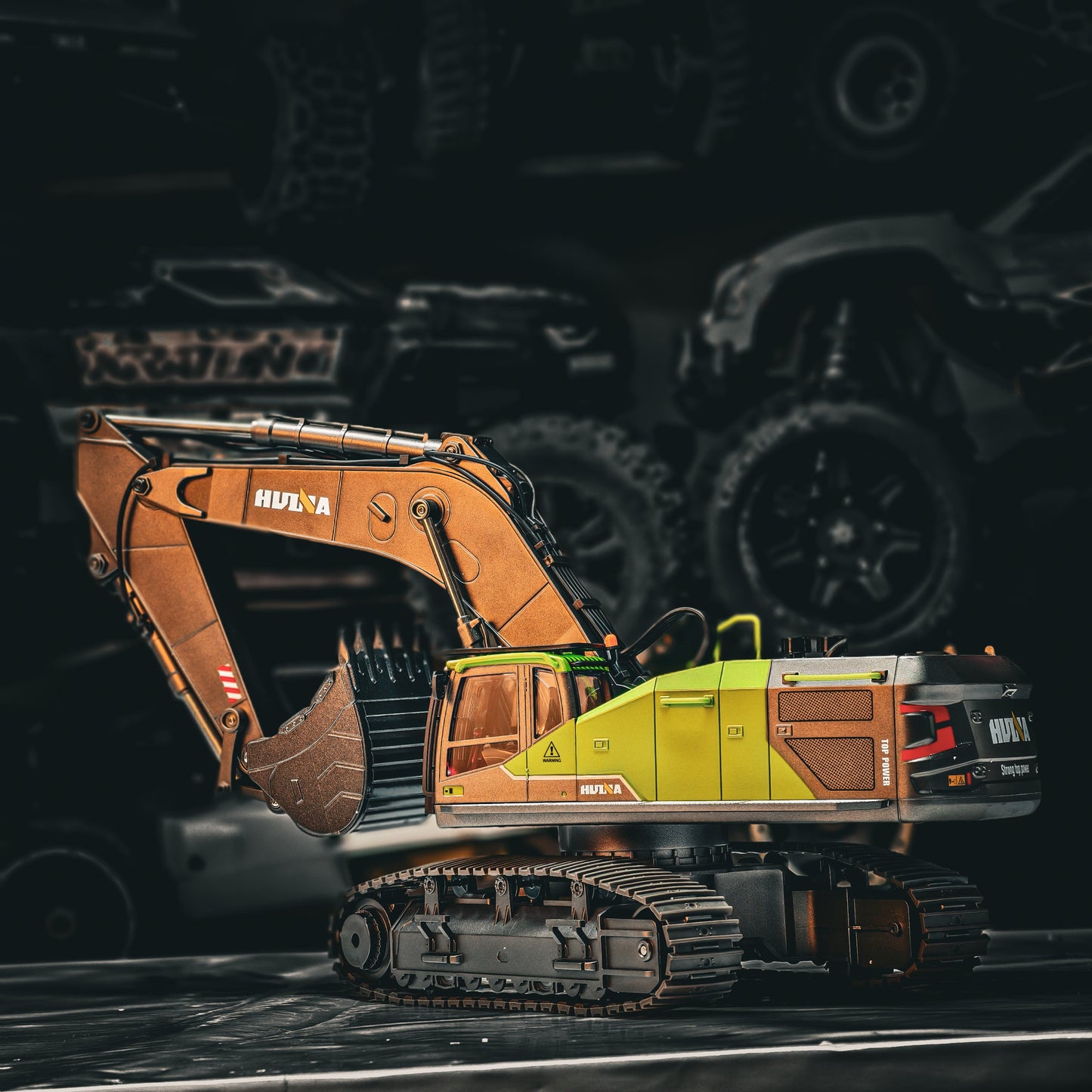 Huina 1593 1:14 Scale RC Excavator – Full Metal Hydraulic-Style Construction Vehicle